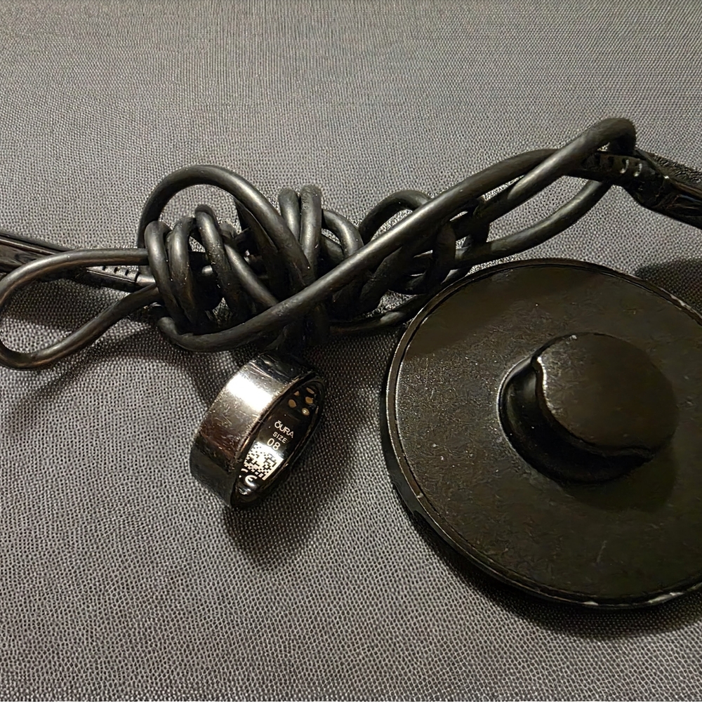 Oura Ring Gen 3 – Black Heritage Includes Ring, Black Protective Cover, Charger - Picture 4 of 5